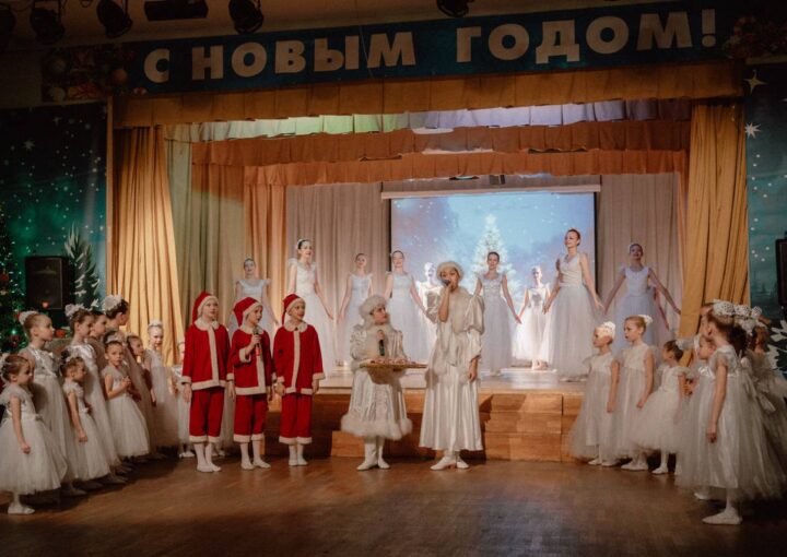 Новогоднее созвездие талантов в «Фэнтази»! Встречайте танцевальный ансамбль «Жемчужинка» 21 декабря! 3 Новогоднее созвездие талантов в «Фэнтази»! Встречайте танцевальный ансамбль «Жемчужинка» 21 декабря!