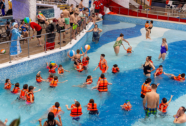 Как провести Новый год в аквапарке: идеи и советы для всей семьи