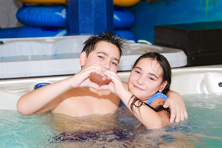 Как выбрать идеальный подарок на 14 февраля и где его вручить?