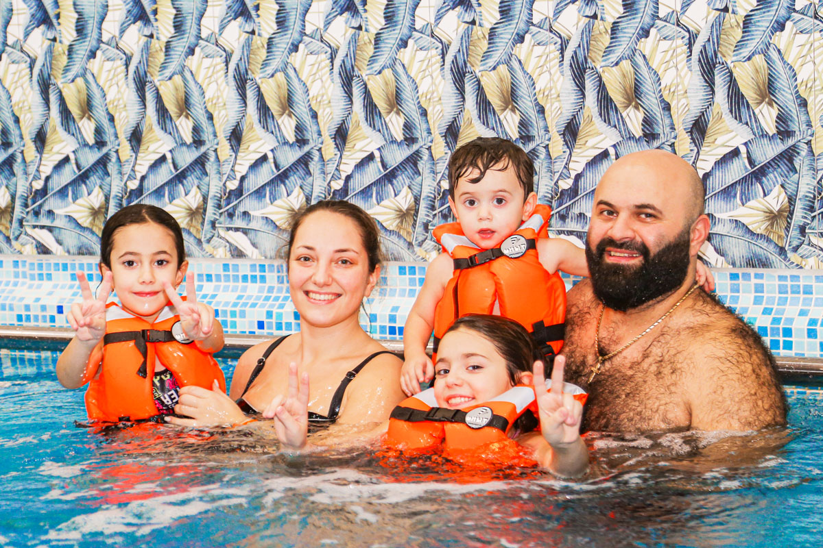 Что подарить на 23 февраля? Манифест против носков: дарим лето и драйв!