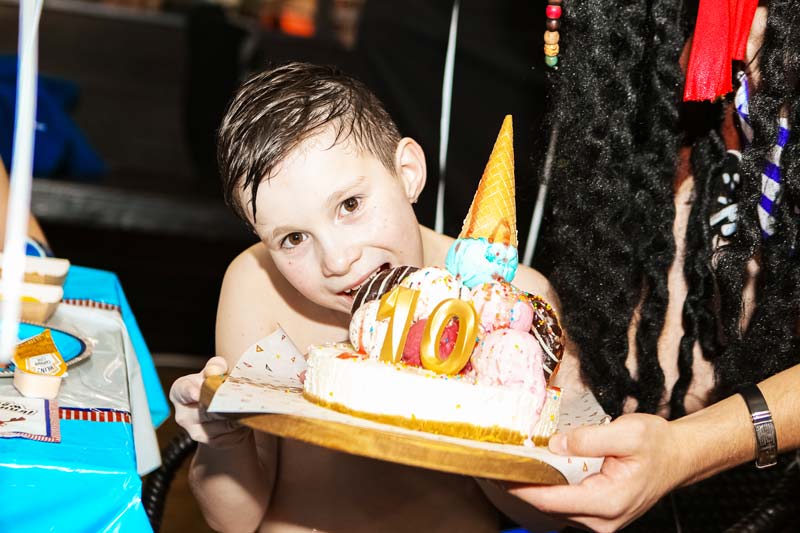 Серебряное шоу на детский день рождения: магия блеска и драйва в Москве